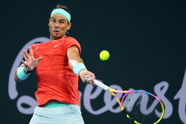 Rafael Nadal disputando un partido 