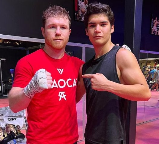 'General' Cuellar junto a Canelo Álvarez