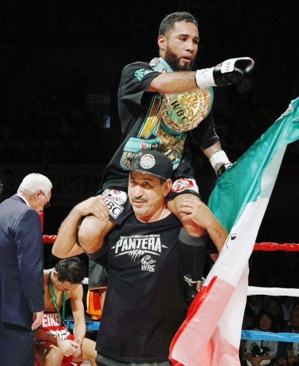 Luis "Pantera" Nery celebrando su victoria