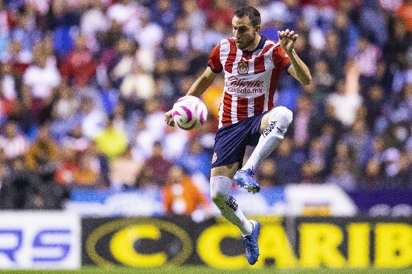 Alejandro Mayorga jugando con las Chivas