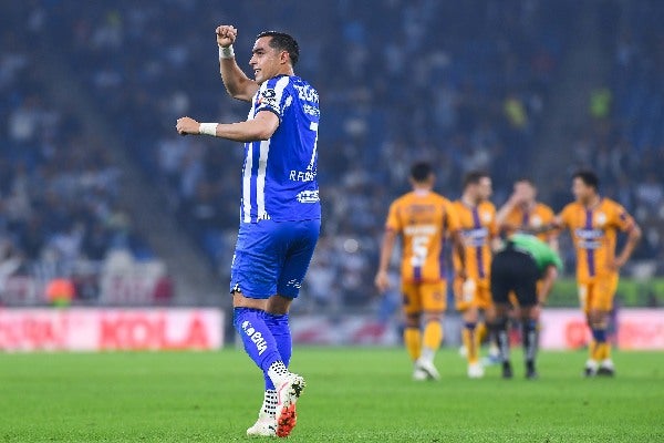 Rogelio Funes Mori celebrando su gol 