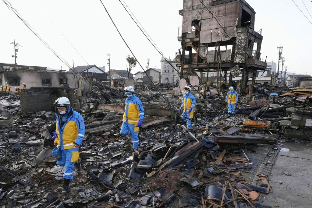 Las labores de rescate continúan en las partes con mayores afectaciones por el temblor de inicio de año.