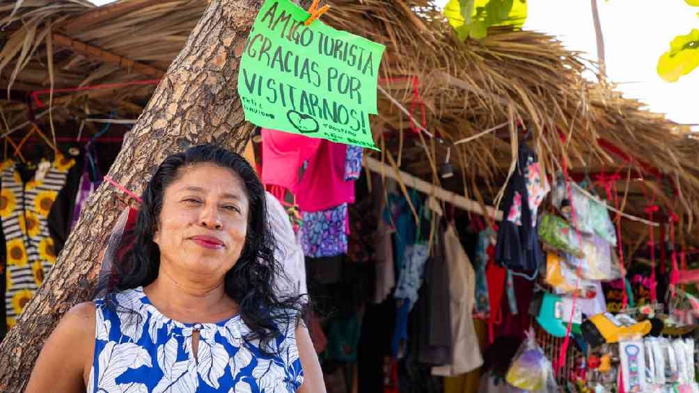 La visita de turistas ayuda a miles de acapulqueños que viven del turismo. 