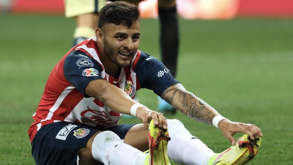 Vega durante un partido con Chivas