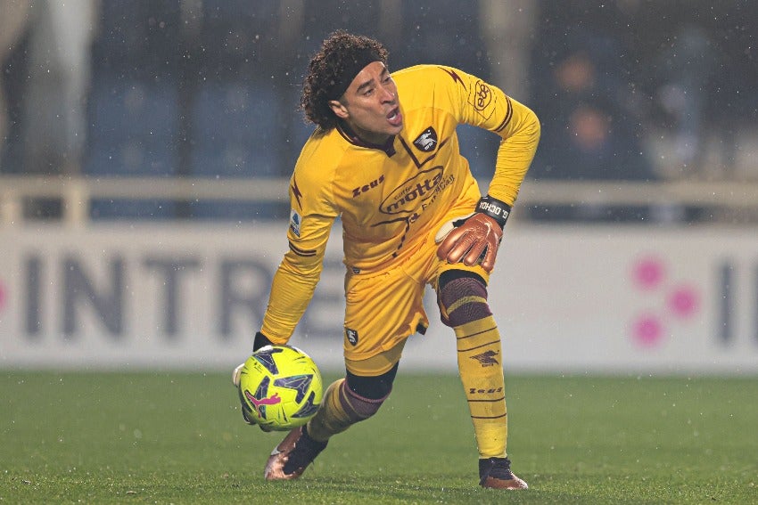 Ochoa en un partido de Salernitana