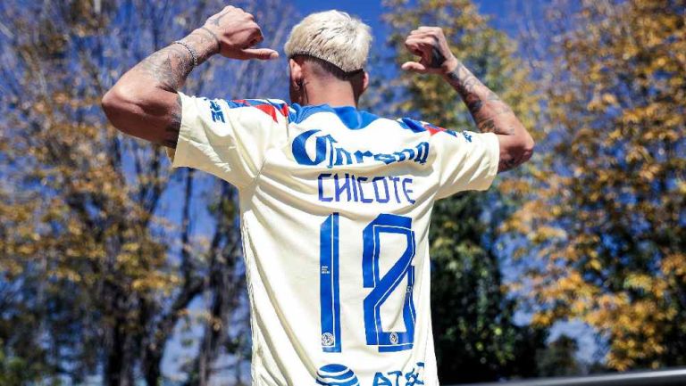 'Chicote' en su presentación con América