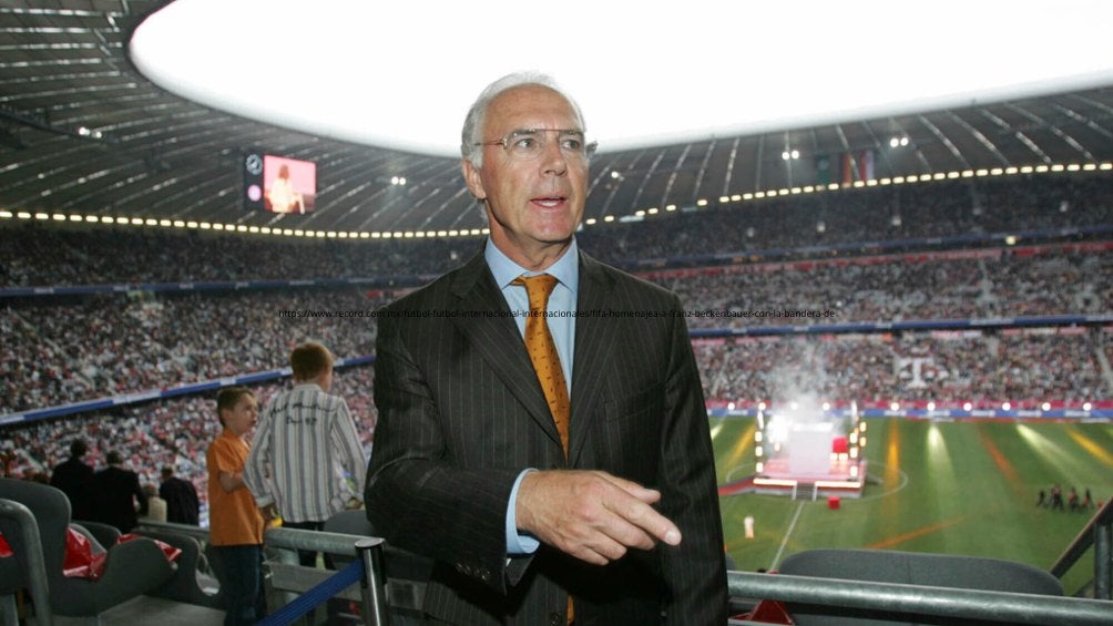 Franz Beckenbauer inagurando el Allianz Arena