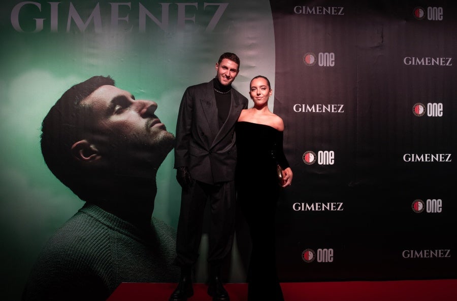 Giménez con su novia en la presentación de su documental