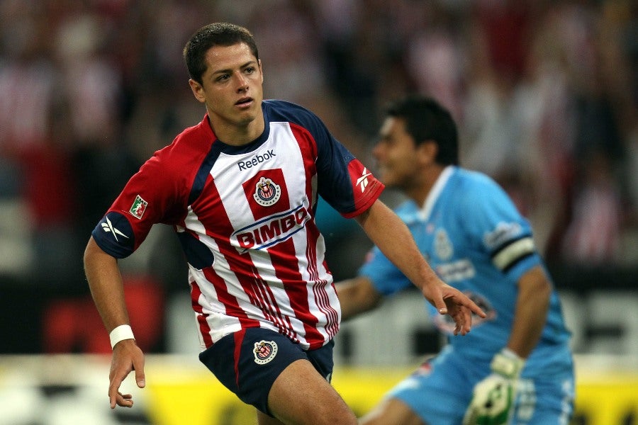 'Chicharito' jugando con las Chivas