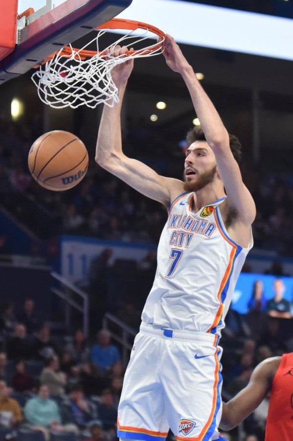 Chet Holmgren anotó 19 puntos ante Blazers