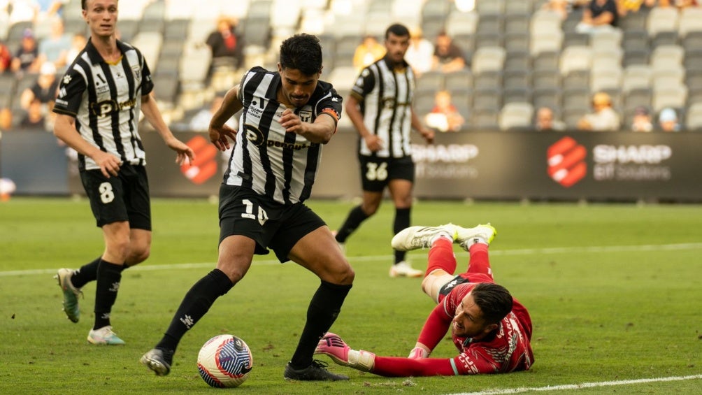 Ulises Dávila marca hat-trick y se convierte en máximo goleador del Macarthur en A-League