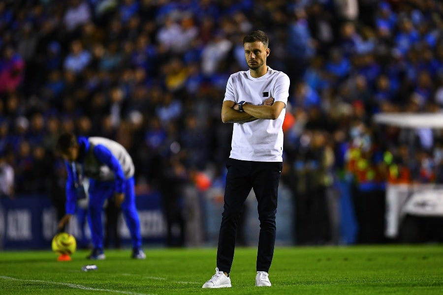 Martín Anselmi en su debut con Cruz Azul