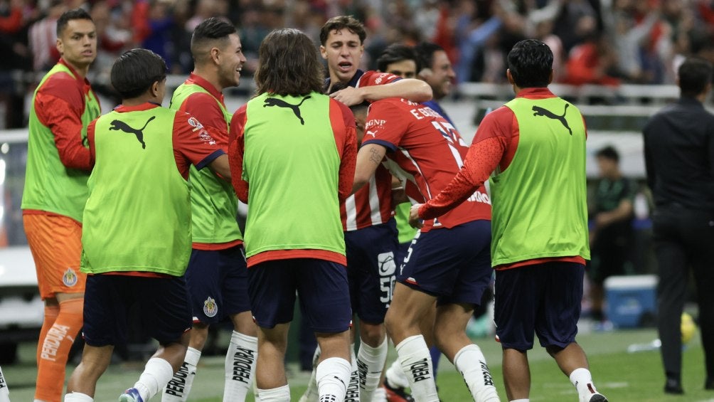 Chivas celebrando el gol en el agregado