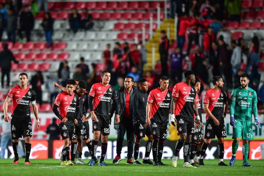 Futbolistas de Atlas en lamento tras la derrota