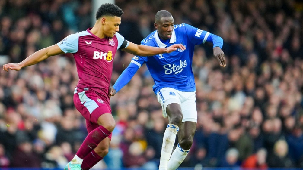 Aston Villa deja ir el liderato de Premier League tras empatar sin goles ante Everton