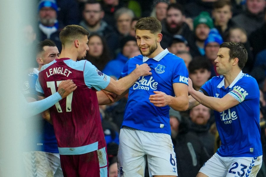 Aston Villa y Everton empataron 0-0