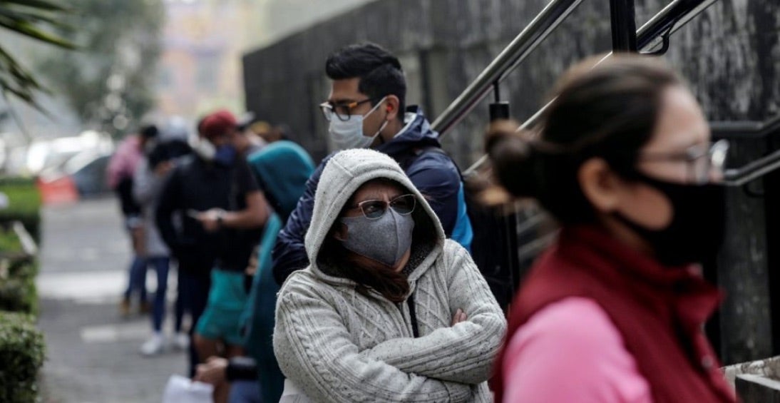 En México hay personas que siguen usando cubrebocas. 