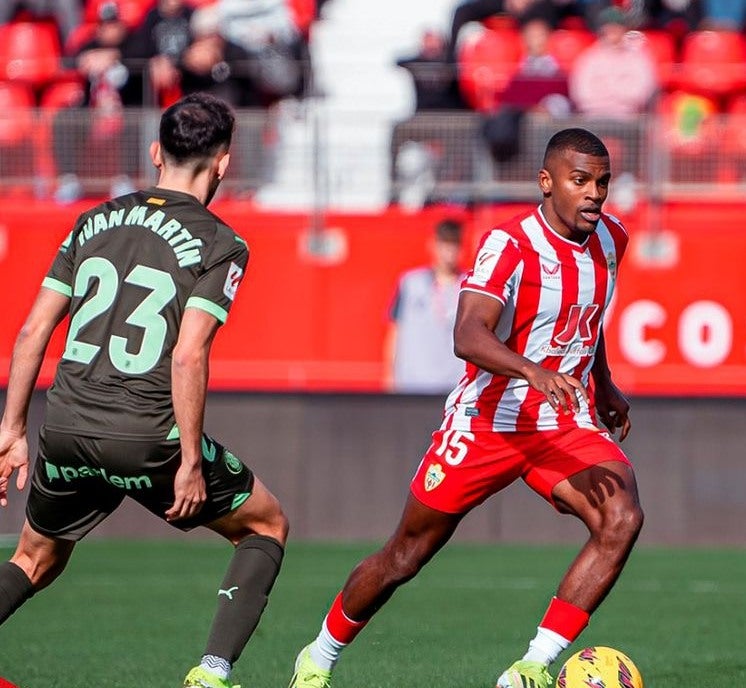 Almería enfrentando al Girona