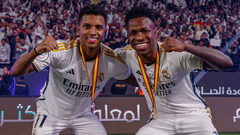 Vinicius Jr. festejando la Supercopa con Rodrygo