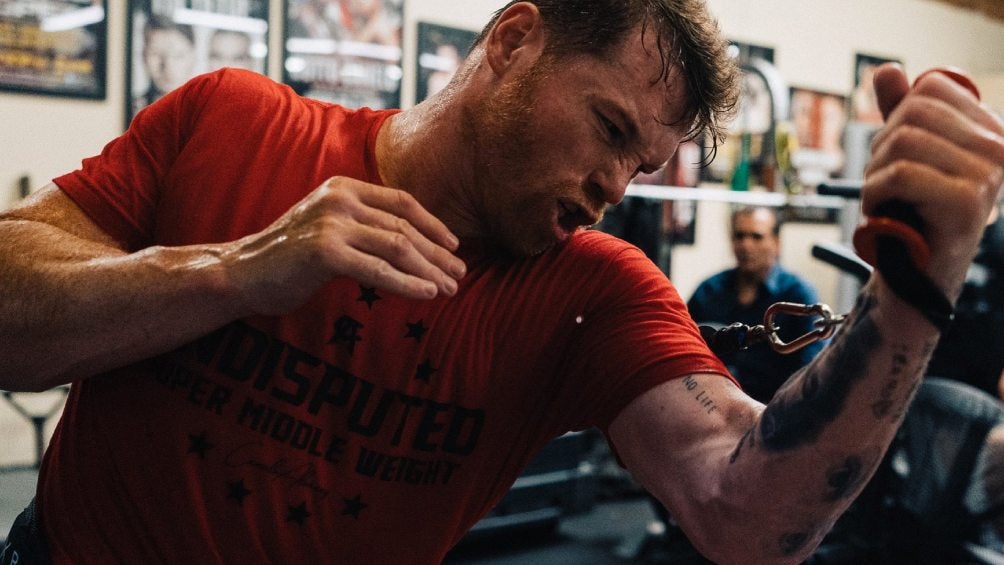 Canelo Álvarez en entrenamiento