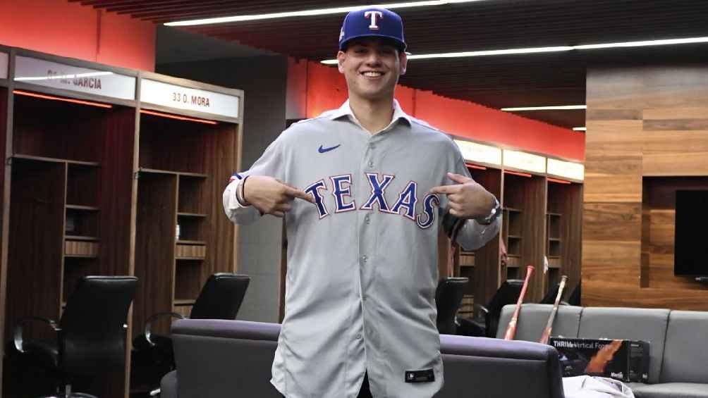 Ángel Arredondo, beisbolista mexicano, firma contrato con los Texas Rangers