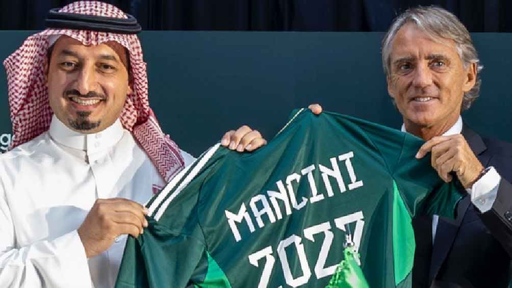 Mancini busca tener éxito con Arabia