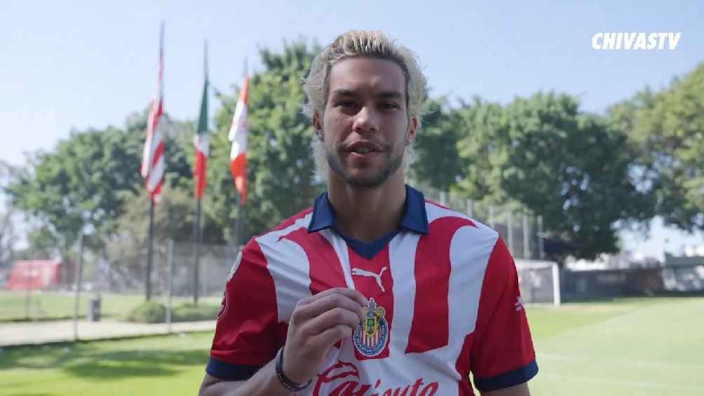 El volante ya visitó la playera de Chivas