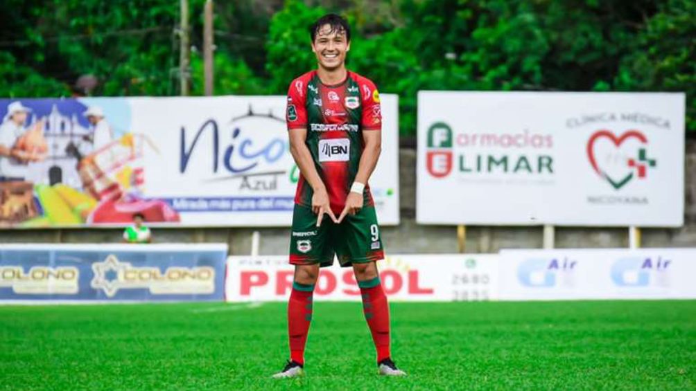 El Cubo celebra un gol con e Guanasteca