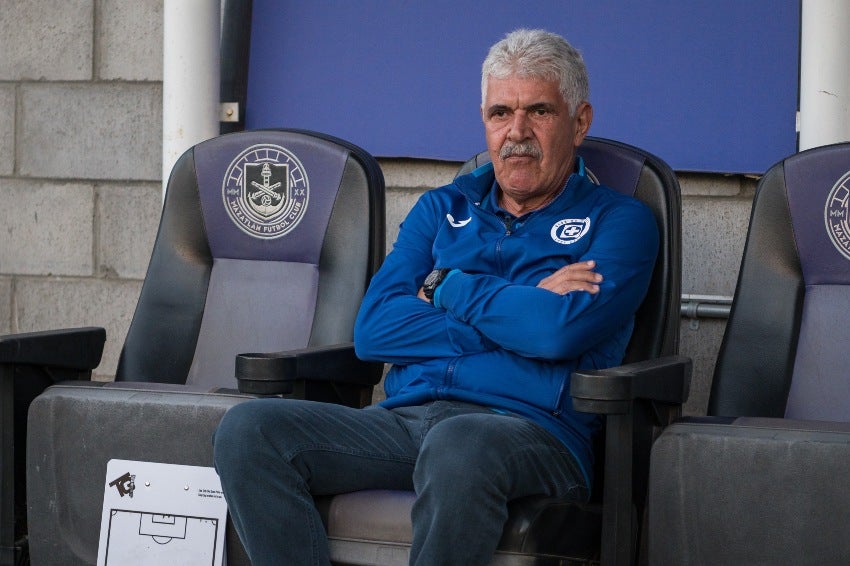 Ferretti dirigiendo a Cruz Azul