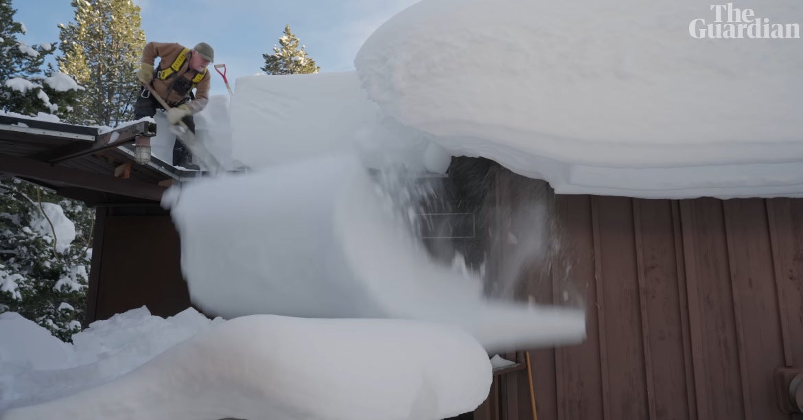 El cuidador también debe de proteger su hogar de no ser aplastado por la nieve.