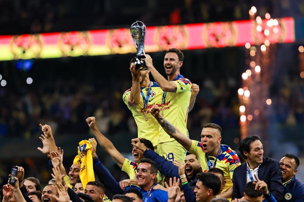 Layún celebrando el título con las Águilas