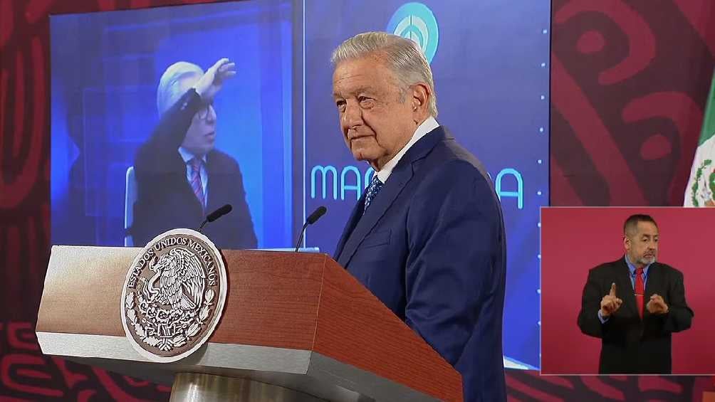 AMLO criticó en su mañanera la versión del periodista. 