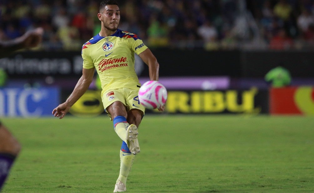 Sebastián Cáceres en partido con América