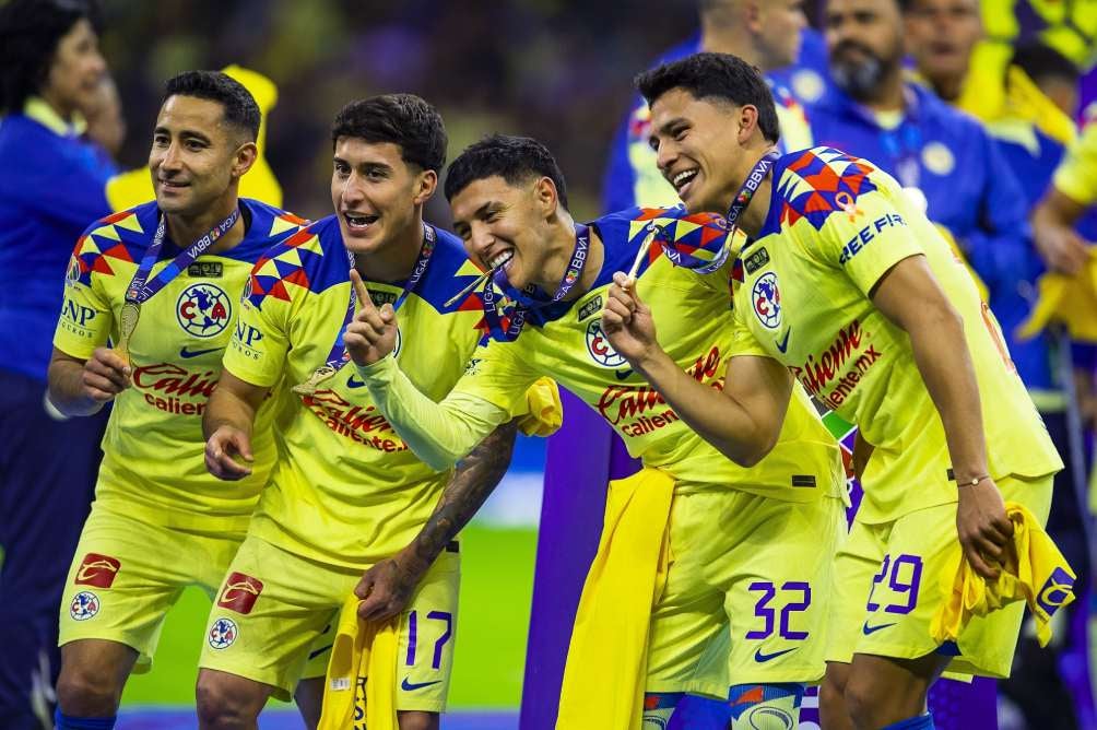 Luis Fuentes en celebración del campeonato de América