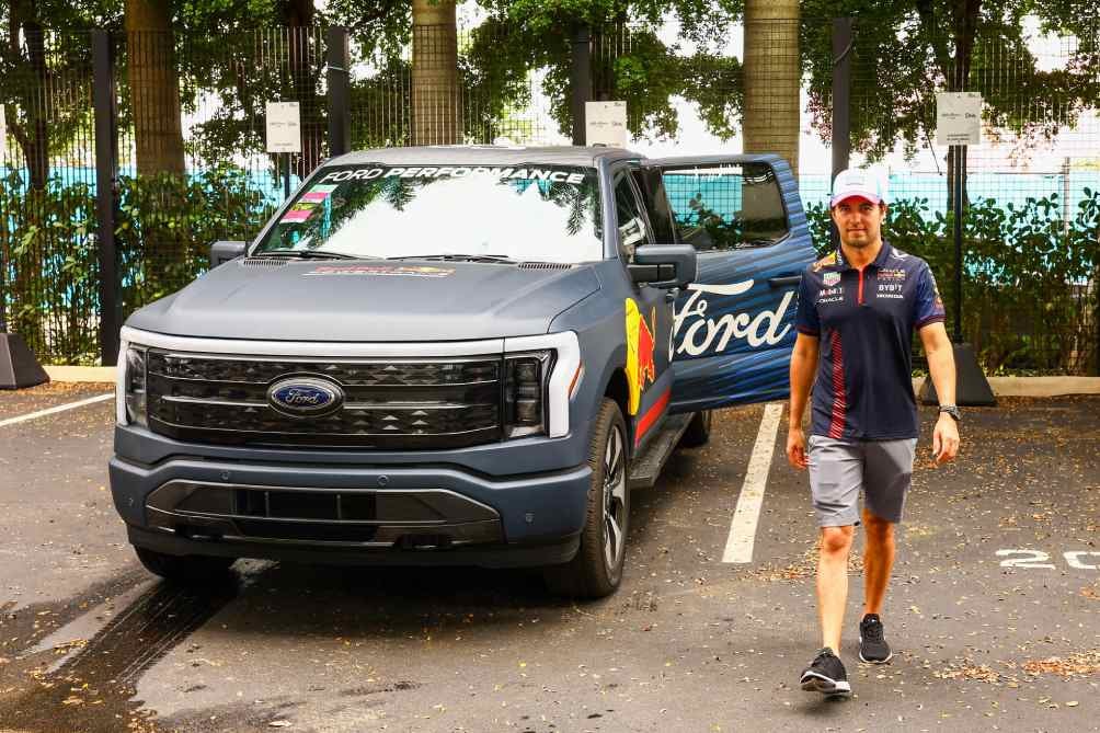 'Checo' Pérez en su llegada al Gran Premio de Miami