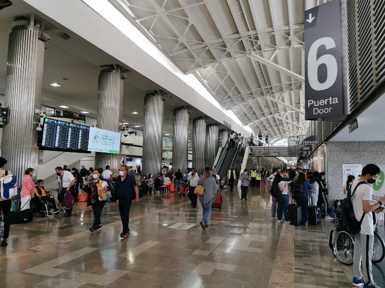 El interior de la Terminal 1 en el área nacional.