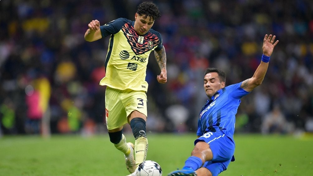 Jorge Sánchez en un Clásico Joven con América