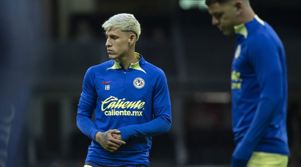 Calderón, durante el calentamiento previo al juego ante Querétaro