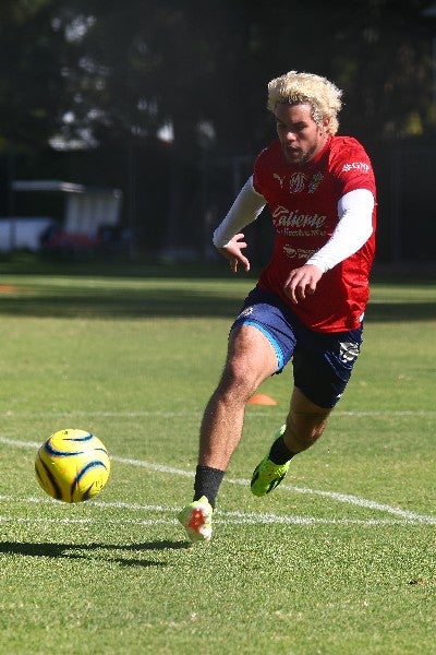 Cade Cowell en un entrenamiento de Chivas