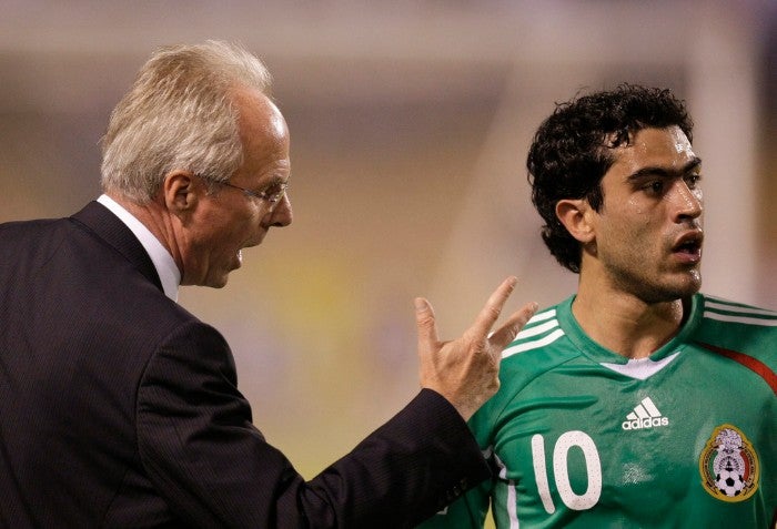 Ericsson con Nery Castillo en un partido de la Selección Mexicana