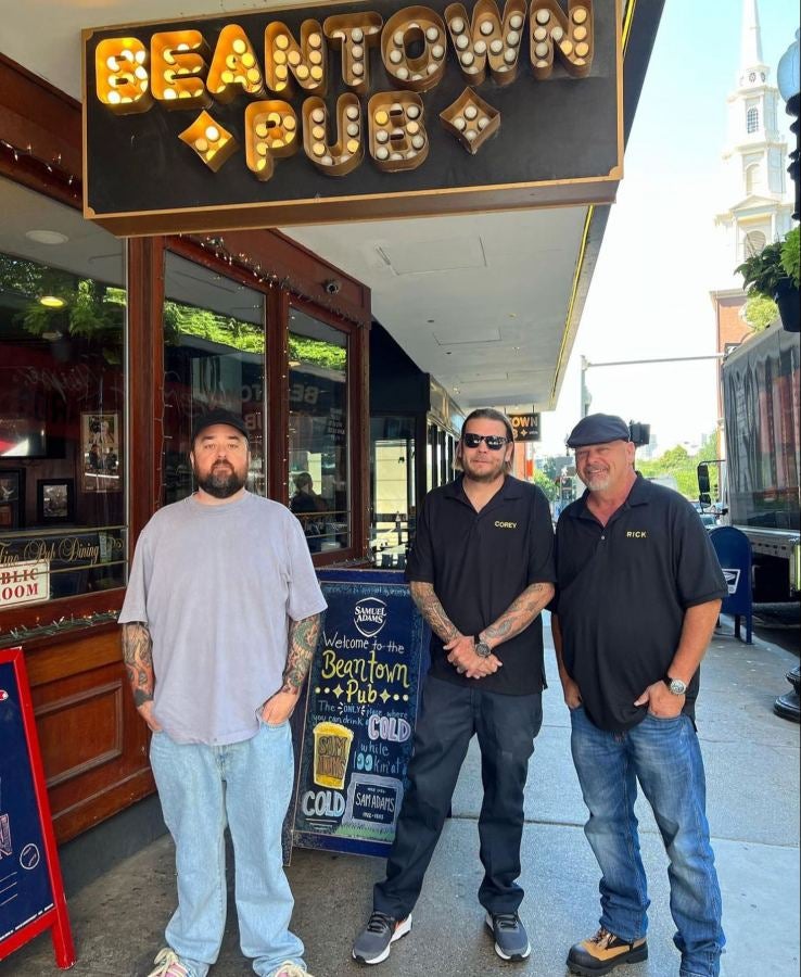 Chumlee, Corey Harrison y Rick en Beantown Pub