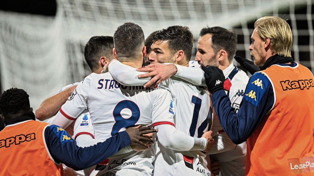 Genoa celebra el gol de Gudmundsson