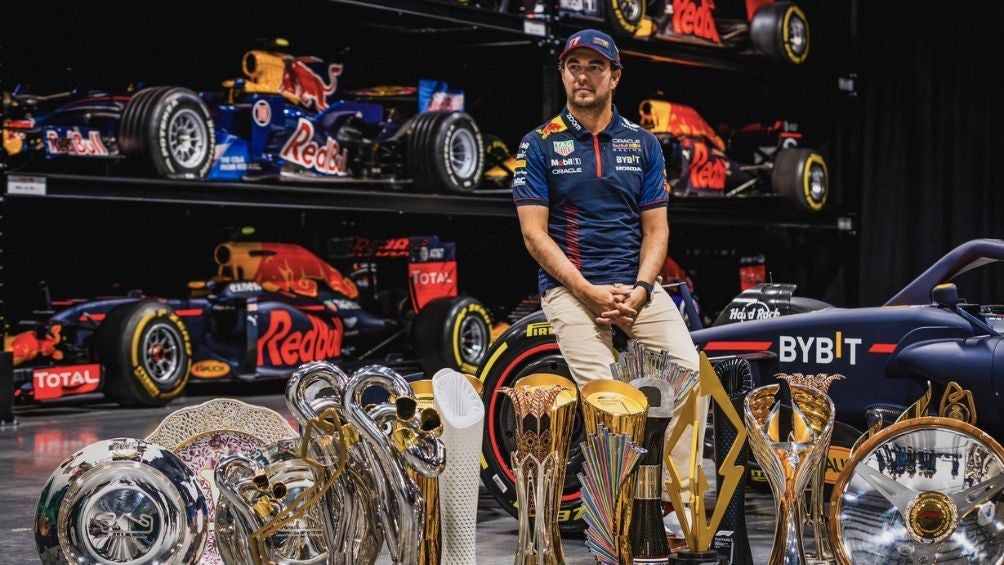 Checo y los trofeos que ganó en la temporada 2023