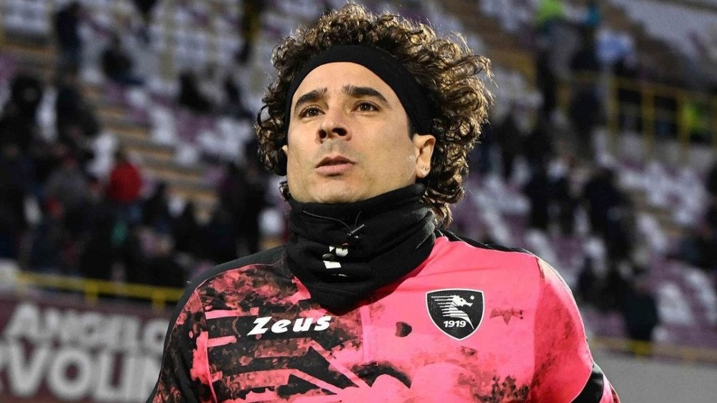 Guillermo Ochoa vuelve a la titularidad