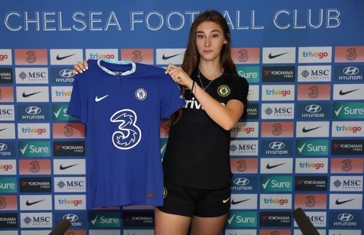 Tatiana Flores presume los colores del Chelsea