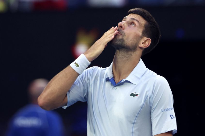 Djokovic sufre ante Fritz para alcanzar su 11ma semifinal del Abierto de Australia