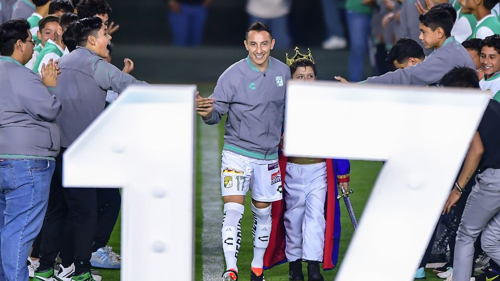 Guardado en su entrada al estadio