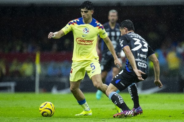 Kevin Álvarez durante un partido