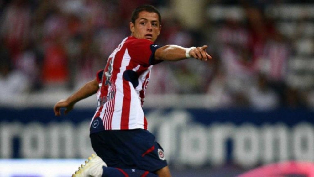 'Chicharito' en un juego con Chivas. 