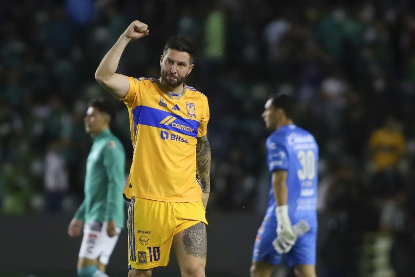 Gignac en celebración de gol con Tigres